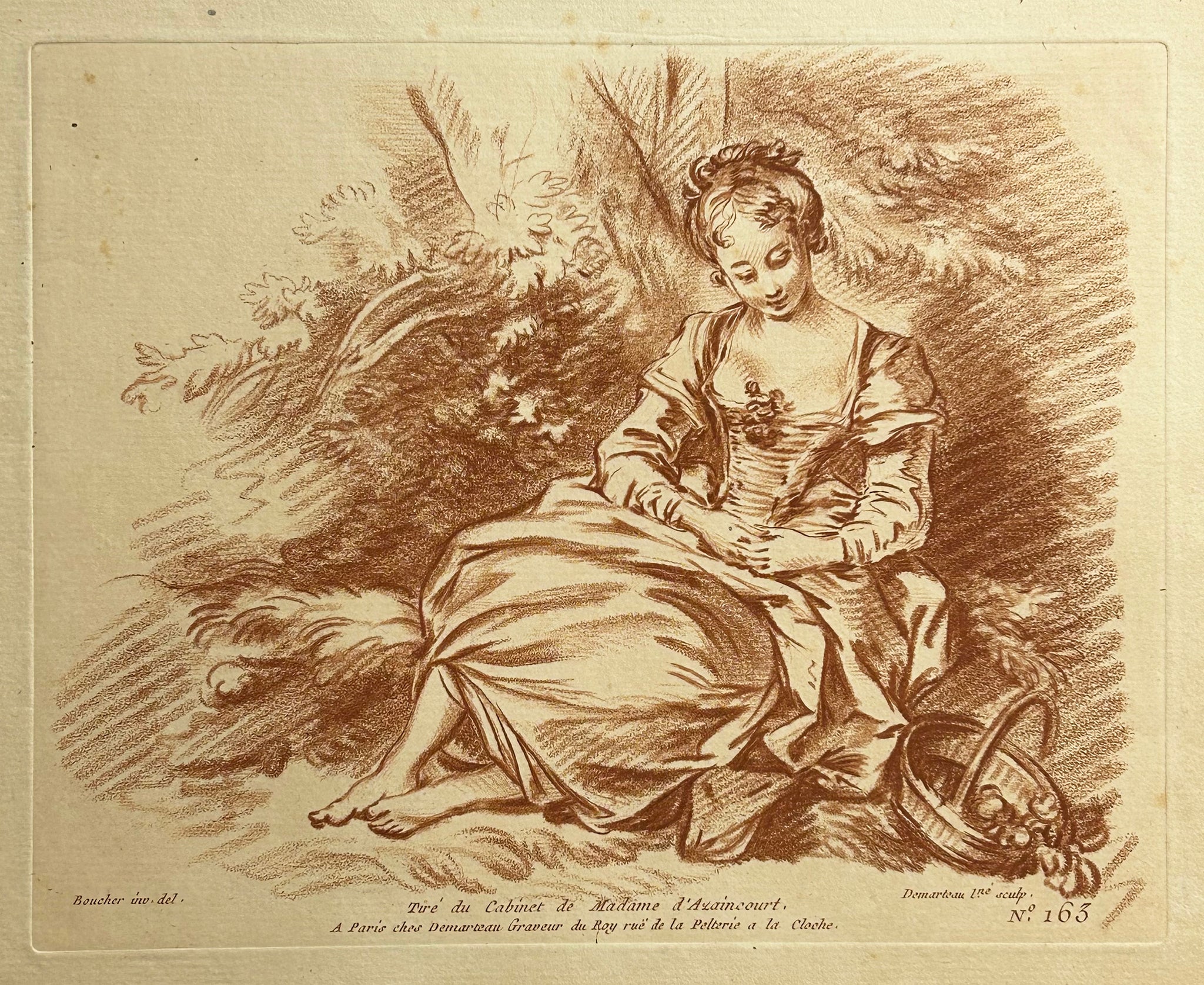 Bergère assise au pied d'un arbre.