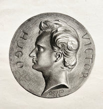 Charger l'image dans la galerie, D'ANGERS Pierre-Jean David (d'après). Portrait de jeunesse de Victor Hugo (1802–1885), poète et romancier français. c.1830. Lithographie.