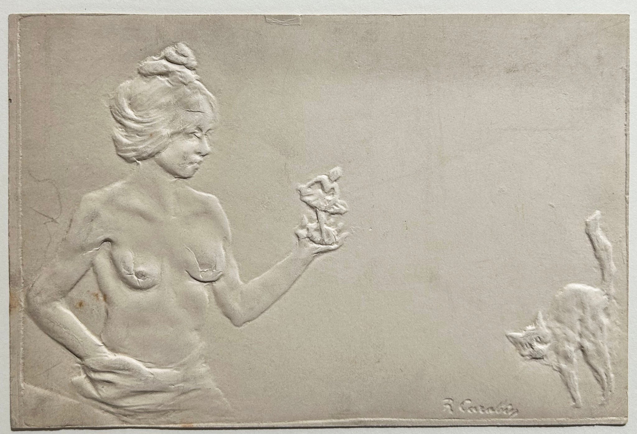 CARABIN Femme nue tenant une statuette de danseuse et un chat. c.1910. Estampe originale gaufrée.