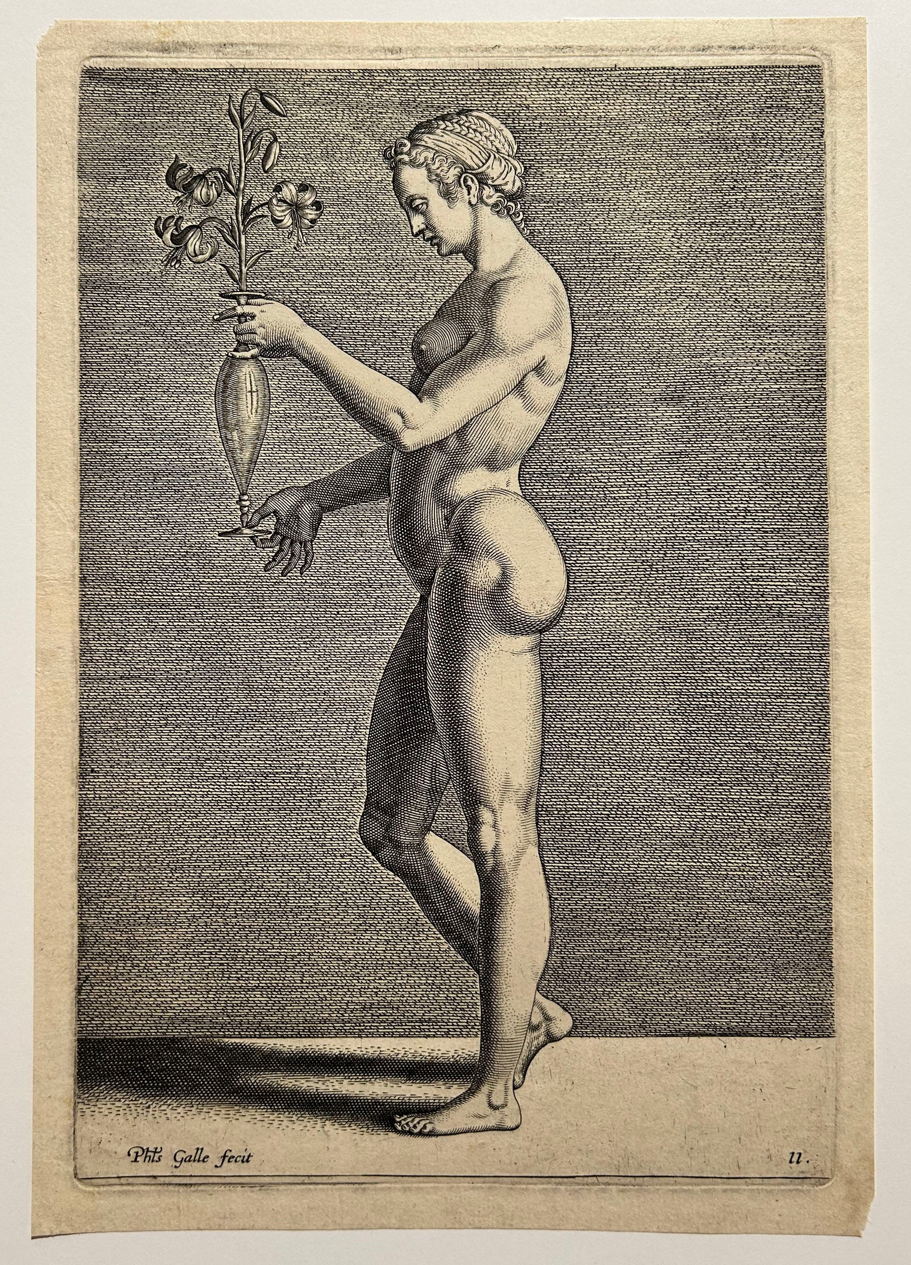 Philippe GALLE - Nu féminin de profil, avec une fleur. 1589. Burin.