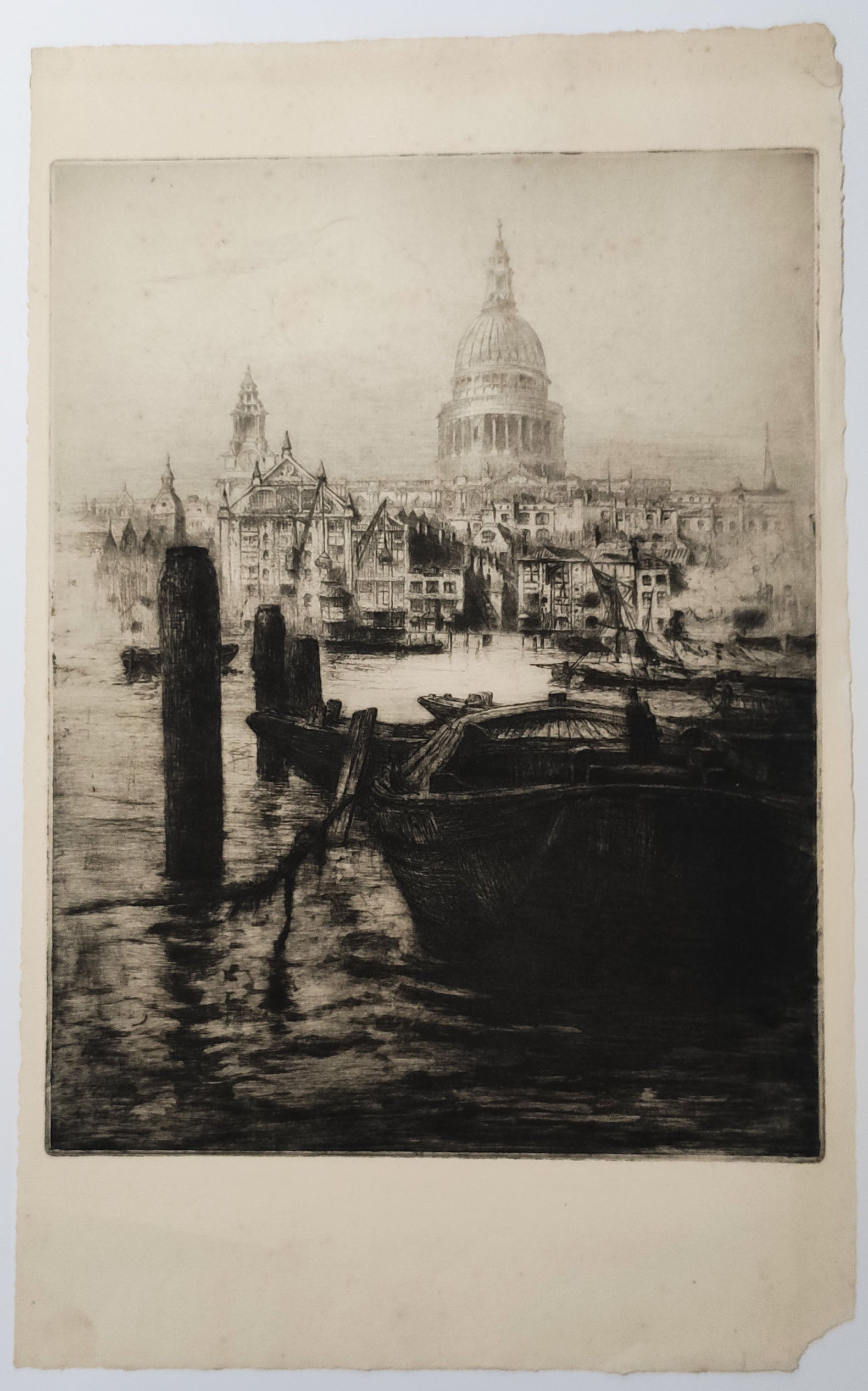 Vue de la Cathédrale St Paul depuis la Tamise (Londres). 1918.