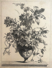 Charger l'image dans la galerie, Vase orné de trois mascarons drapés; garni de tulipes, anémones et pavots.