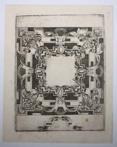 Petit cartouche de Fontainebleau avec petits grotesques et fruits.