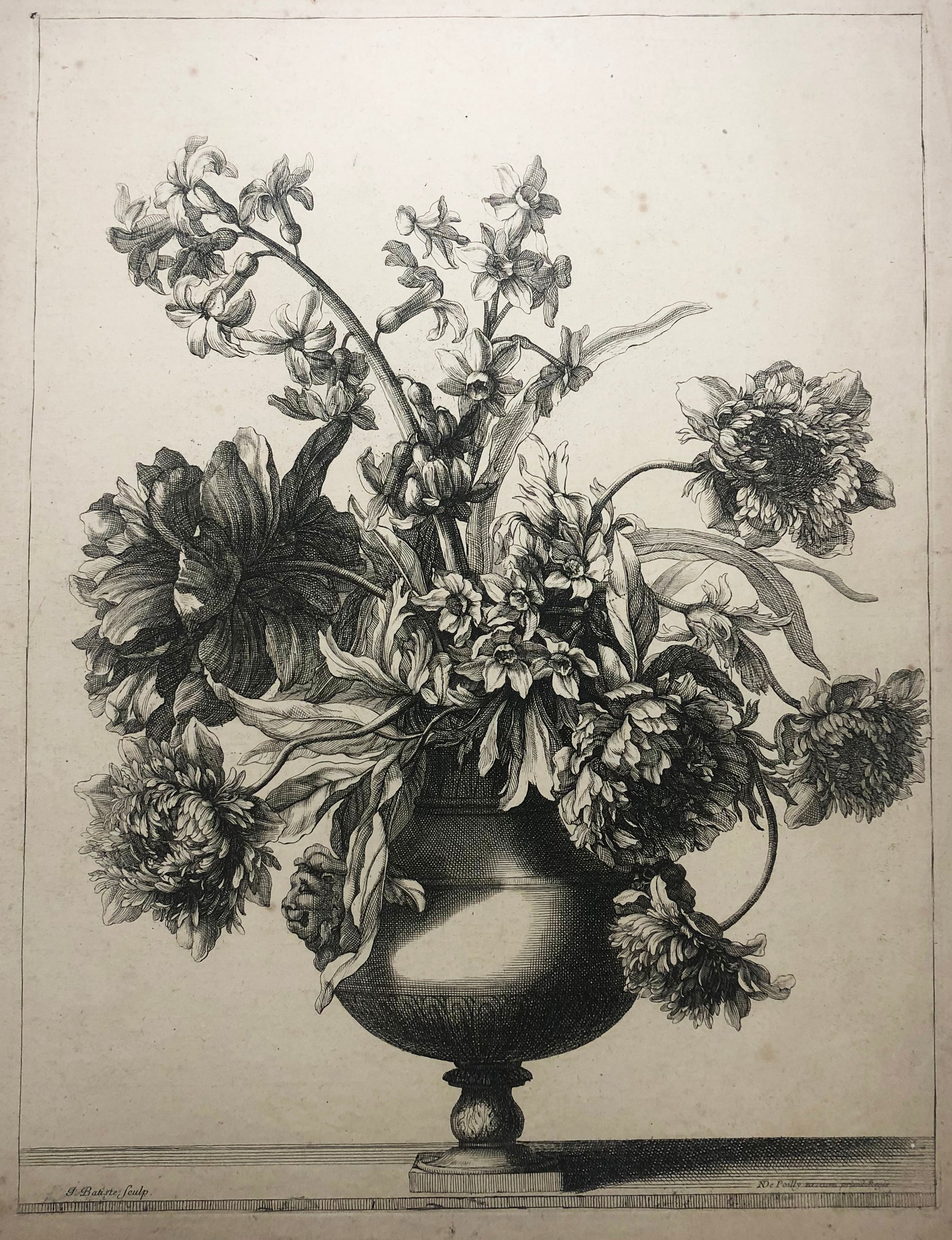 Vase décoré de chaque côté d'une tête de lion; garni de jacinthe, de pivoine et d'anémones.  c.1680–1695.