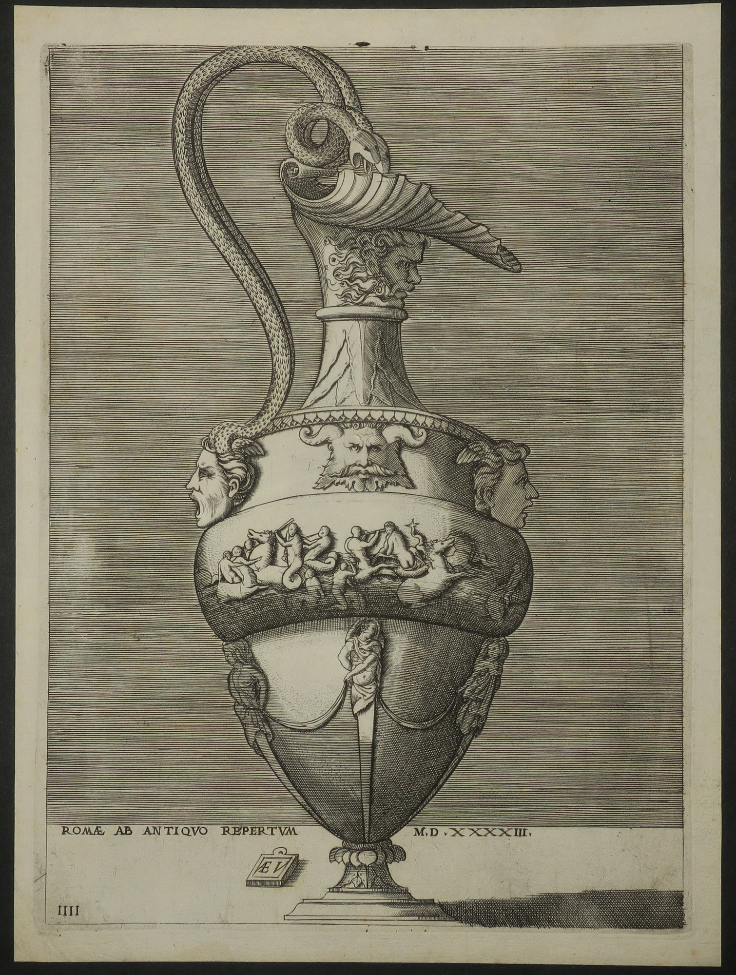 Ancienne aiguière à anse en forme de deux serpents provenant de la Tête de Méduse.