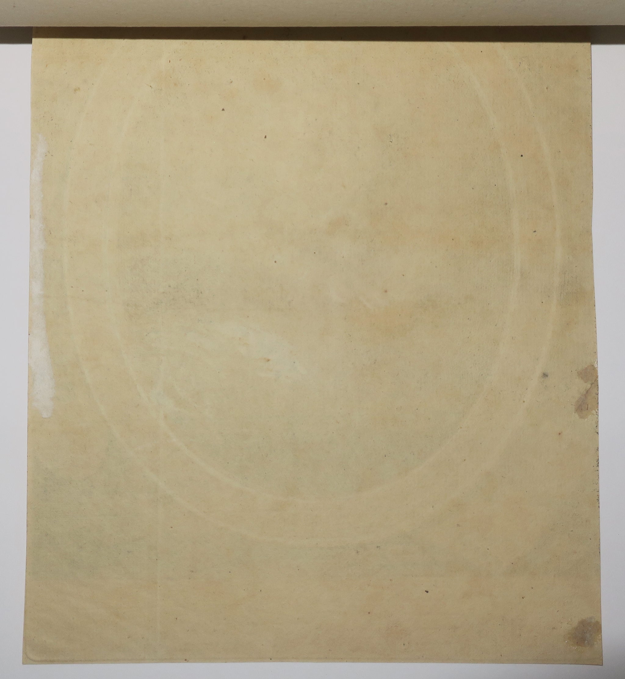 Portrait du peintre hollandais Abraham Bloemaert (1564 - 1651); demi-longueur tourné à gauche, portant un costume et une fraise ; dans un cadre ovale lettré, entouré d'attributs du dessin.