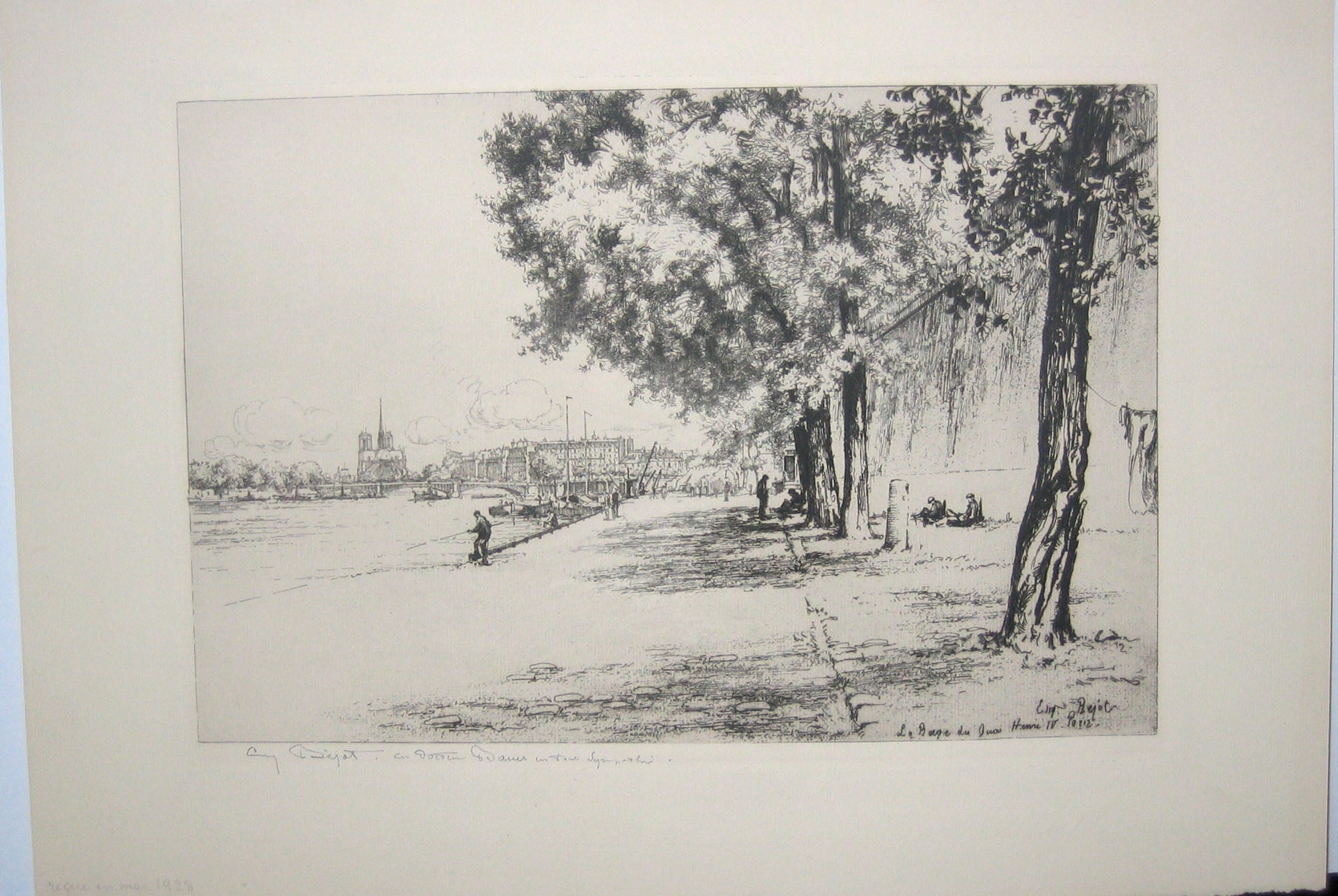 La berge du Quai Henri IV, à Paris.