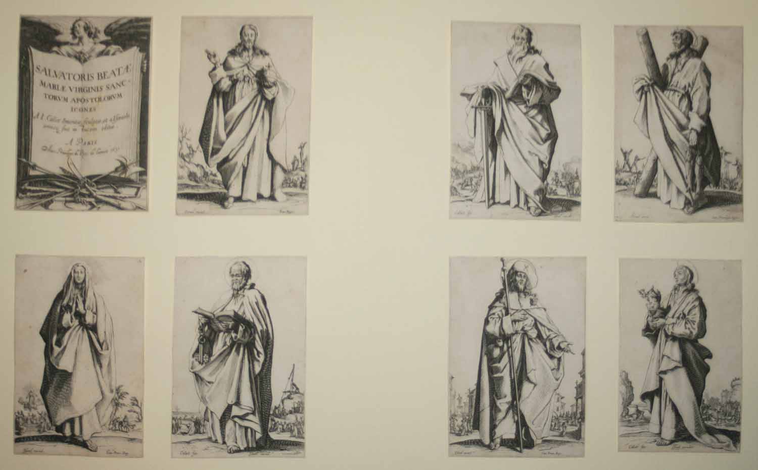 Les Grands Apôtres debout, représentant le Sauveur, la bienheureuse Marie et les Saints Apôtres.
