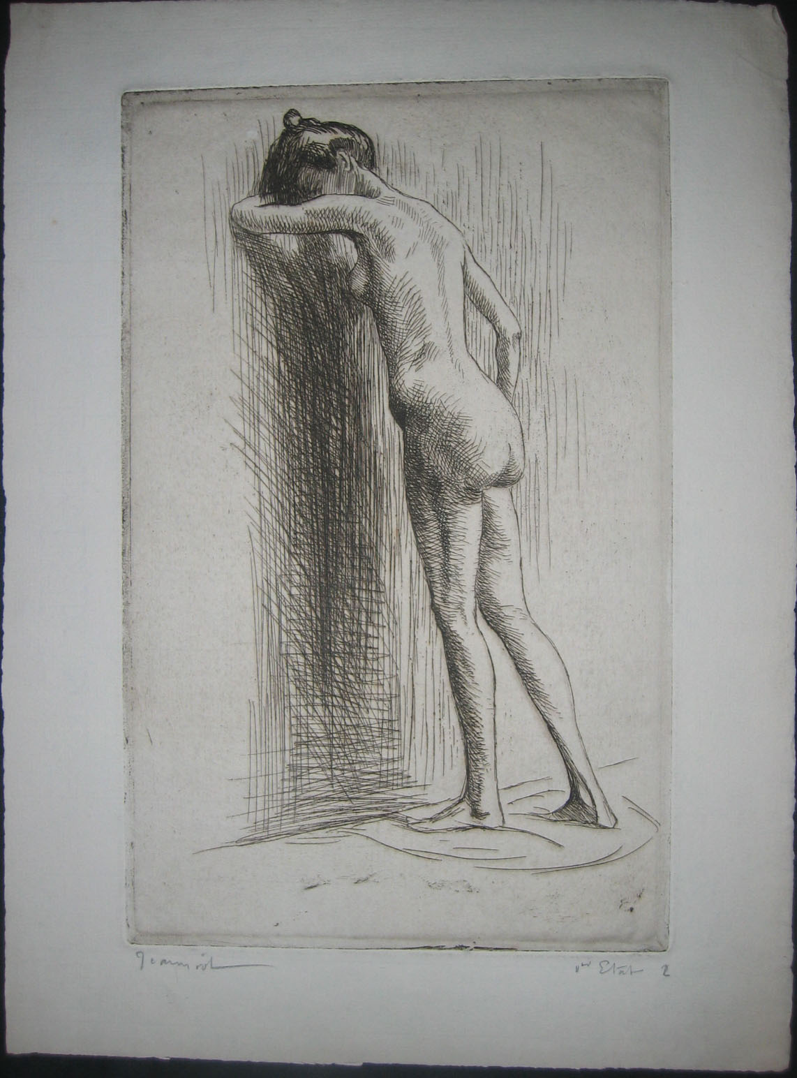 Femme dénudée, debout, face au mur.