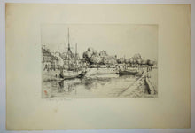Charger l'image dans la galerie, Le bassin de Concarneau (Le bateau de Noirmoutier transporteur de sel et le clocher carré de la nouvelle église).