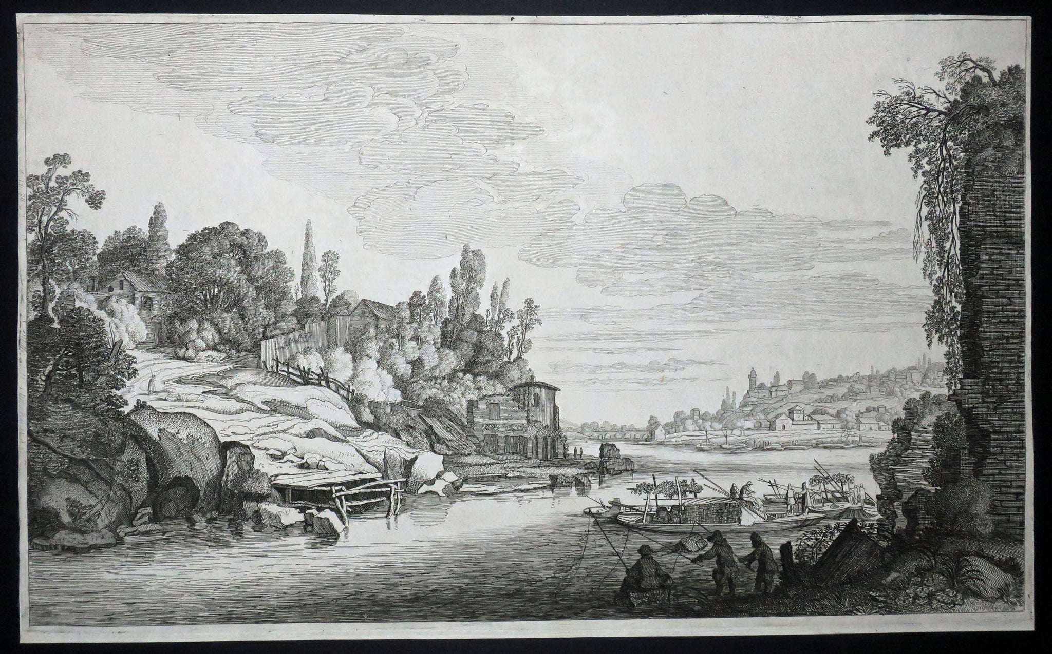 Paysage avec trois pêcheurs à la ligne et hommes traversant la rivière à mi-distance.