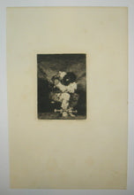 Charger l'image dans la galerie, Le prisonnier ployé sur sa chaîne.