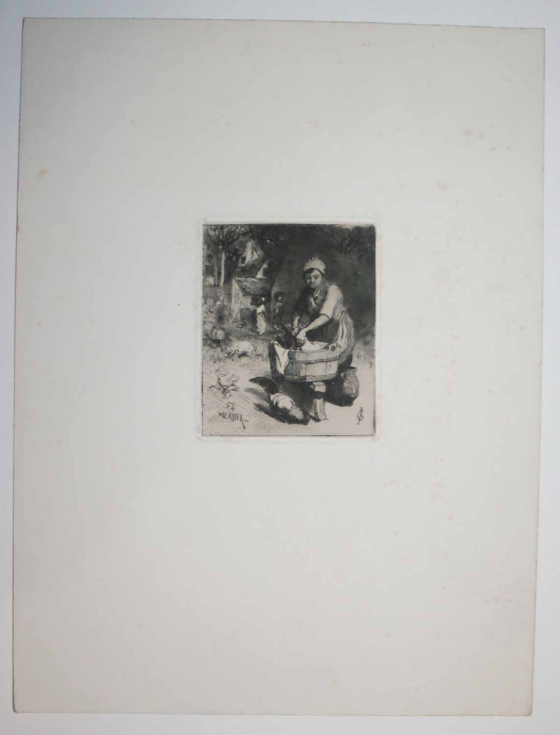 Femme lavant dans un baquet.