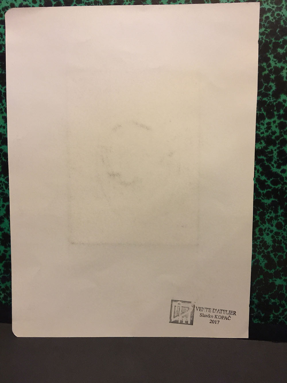 Couple qui s’embrasse. 1966.