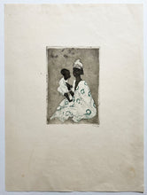 Charger l&#39;image dans la galerie, Femme soudanaise avec enfant.  c.1912.
