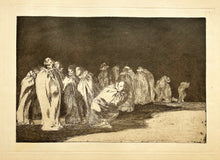 Charger l&#39;image dans la galerie, GOYA Los ensacados (Les ensachés). So el sayal, hay al.  1815-1824. Gravure. Série de Los Proverbios
