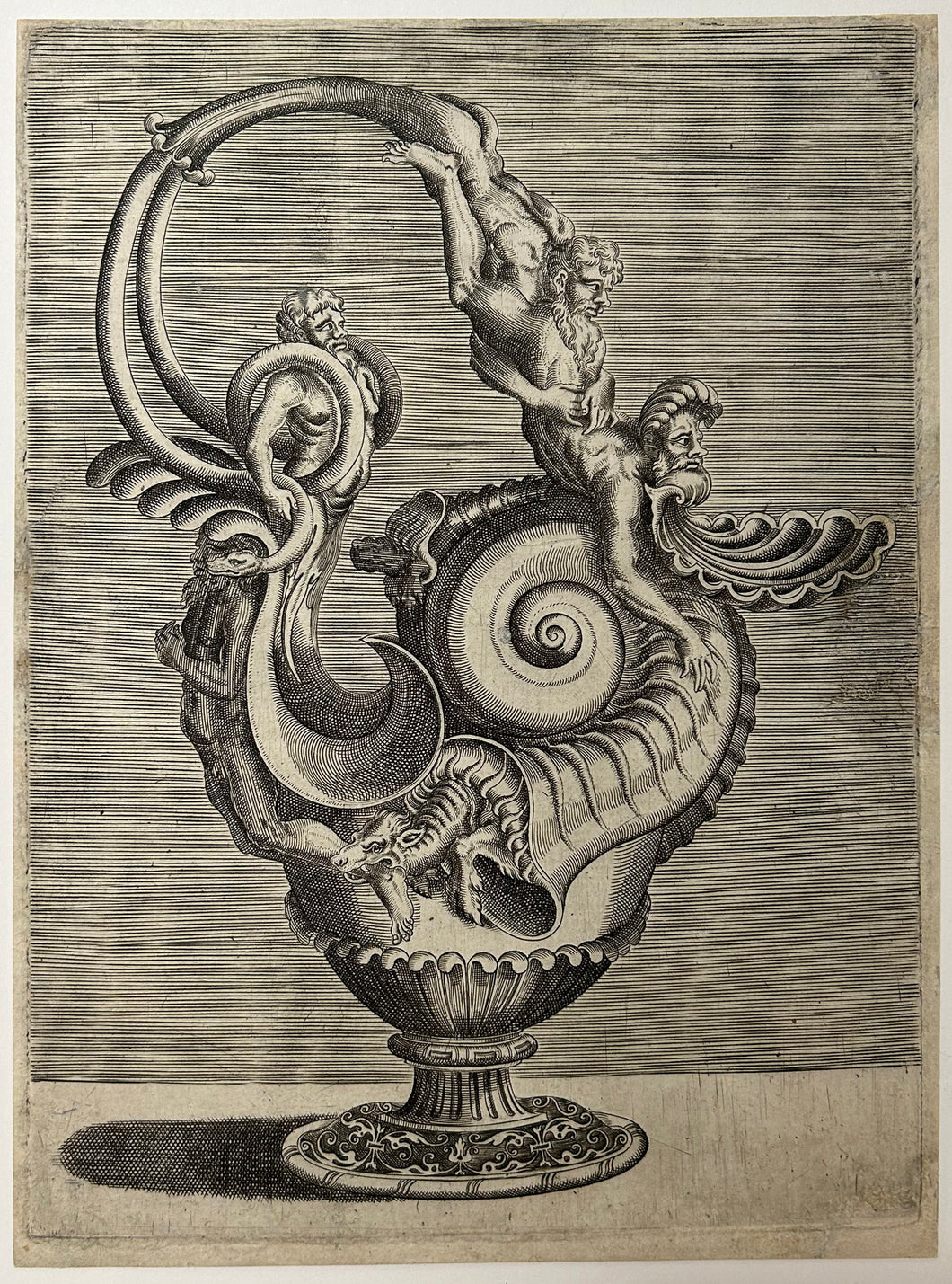 Aiguière en forme de coquille d'escargot, anse formée par un homme tenant un deuxième homme par la taille. c.1548.