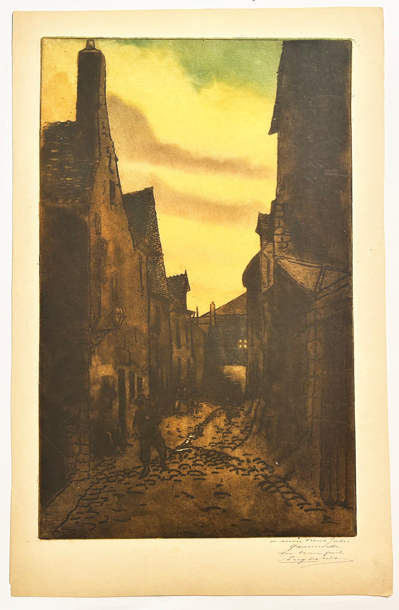 Eugène DELÂTRE - Le Mans, rue Saint-Pavin-de-la-Cité. 1901. Gravure originale à l'eau-forte et à l'aquatinte, imprimée en couleurs au repérage, signée. 