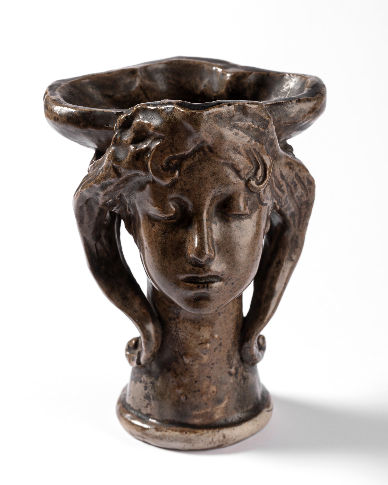 [Tête de jeune fille, les yeux clos, cheveux dénoués], vers 1897