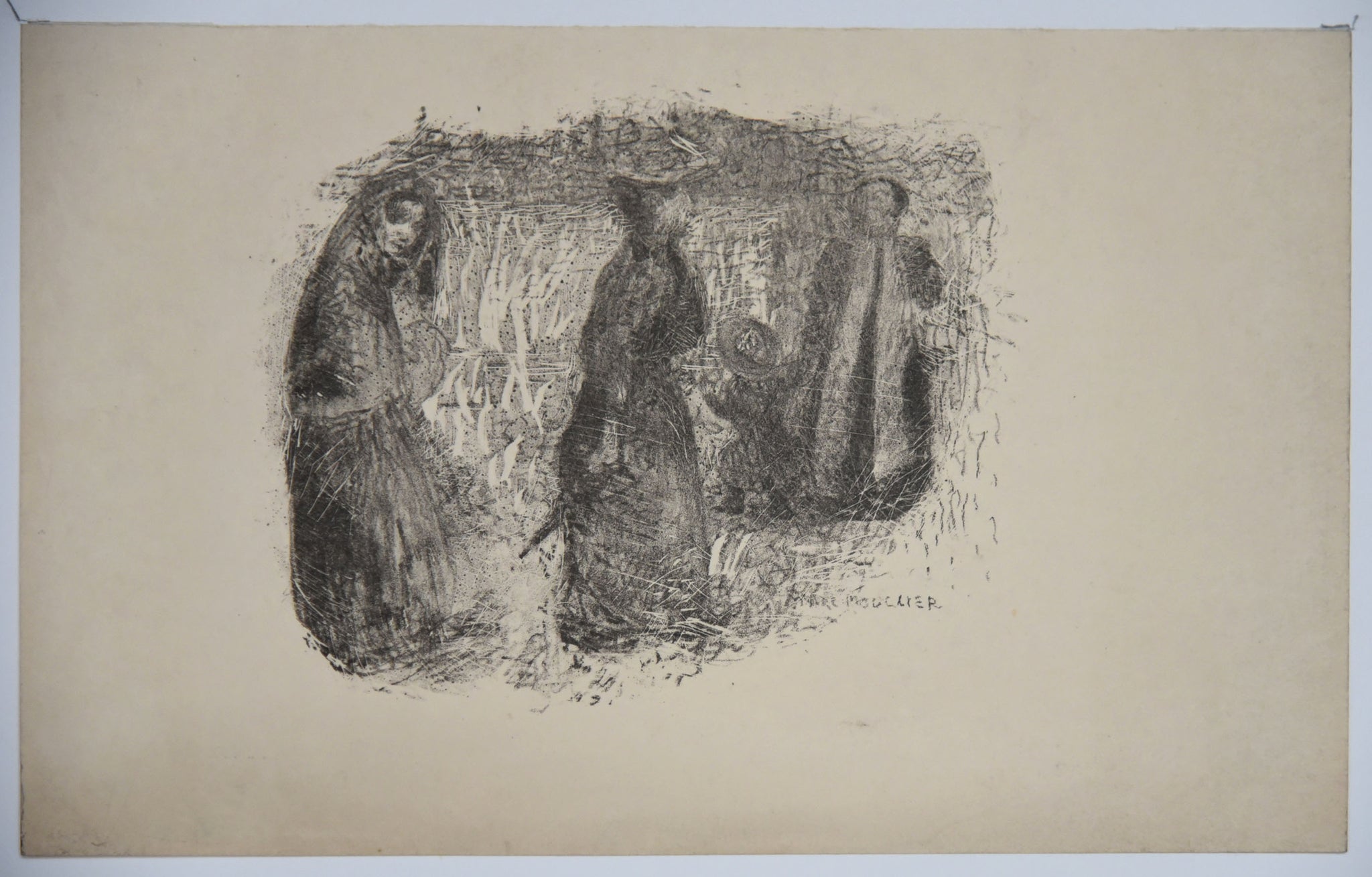 [Trois silhouettes féminines et un enfant].