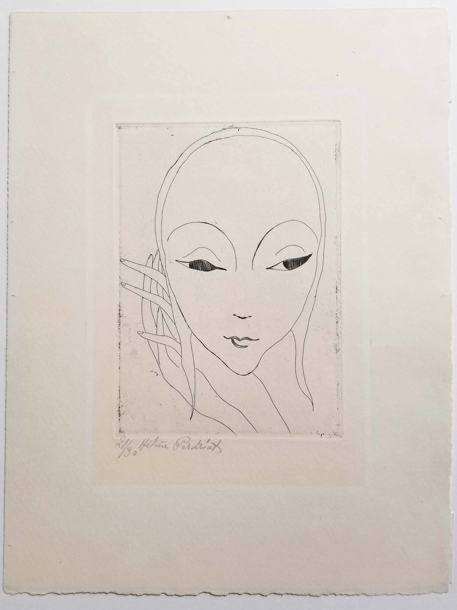 [Tête de femme, main jointes contre la joue].