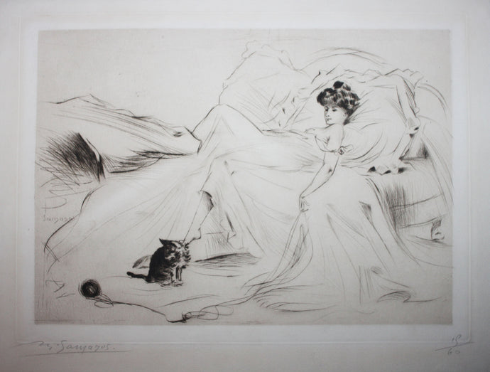 [Jeune femme dans son lit, caressant son chat avec son pied]. 