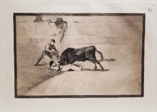 Charger l&#39;image dans la galerie, Dos grupos de picadores arrollados de seguida por un solo toro (Deux équipes de picadores défaites par un seul taureau). La Tauromachie.
