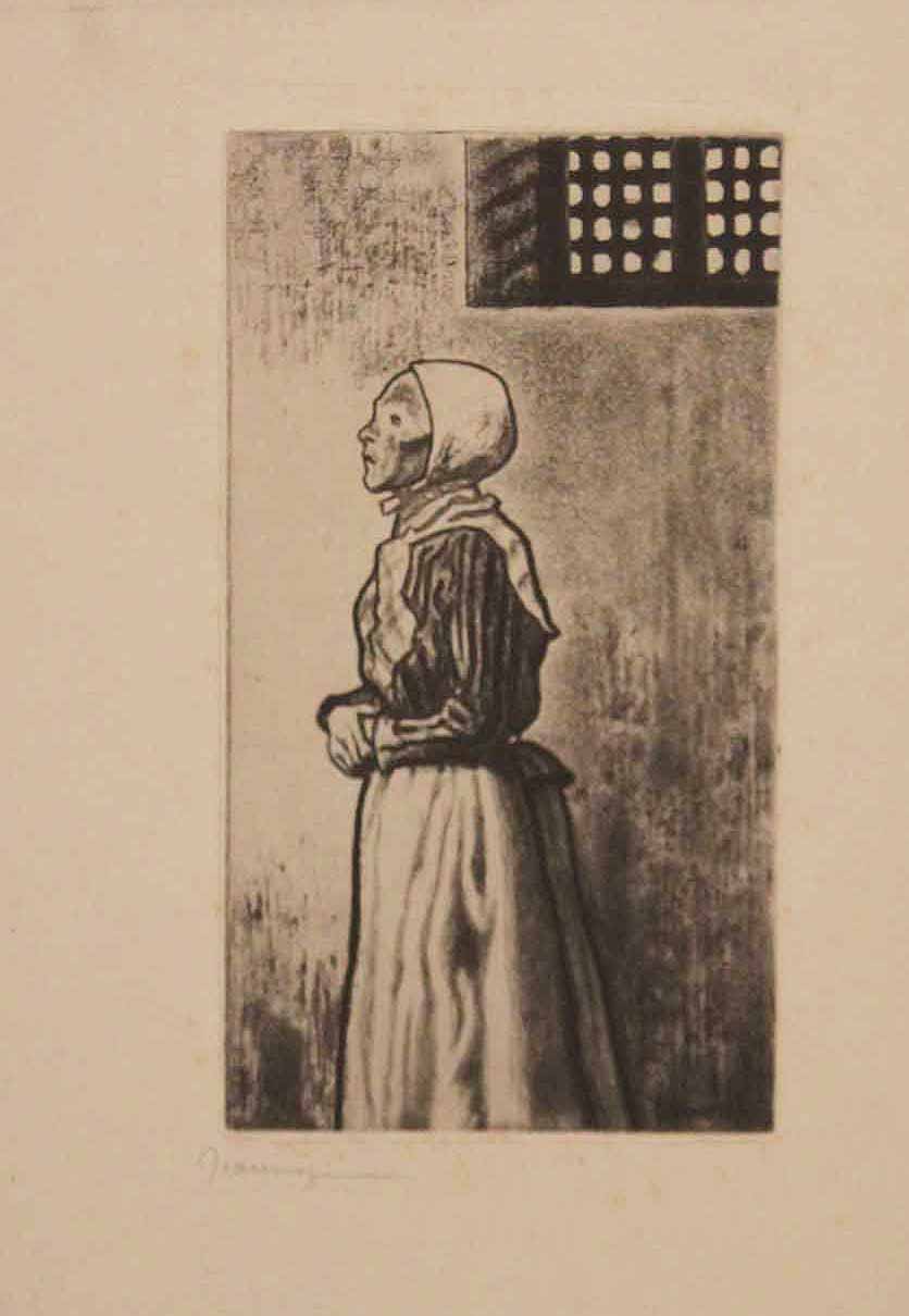 [Paysanne debout, de profil gauche, fixant droit devant elle].