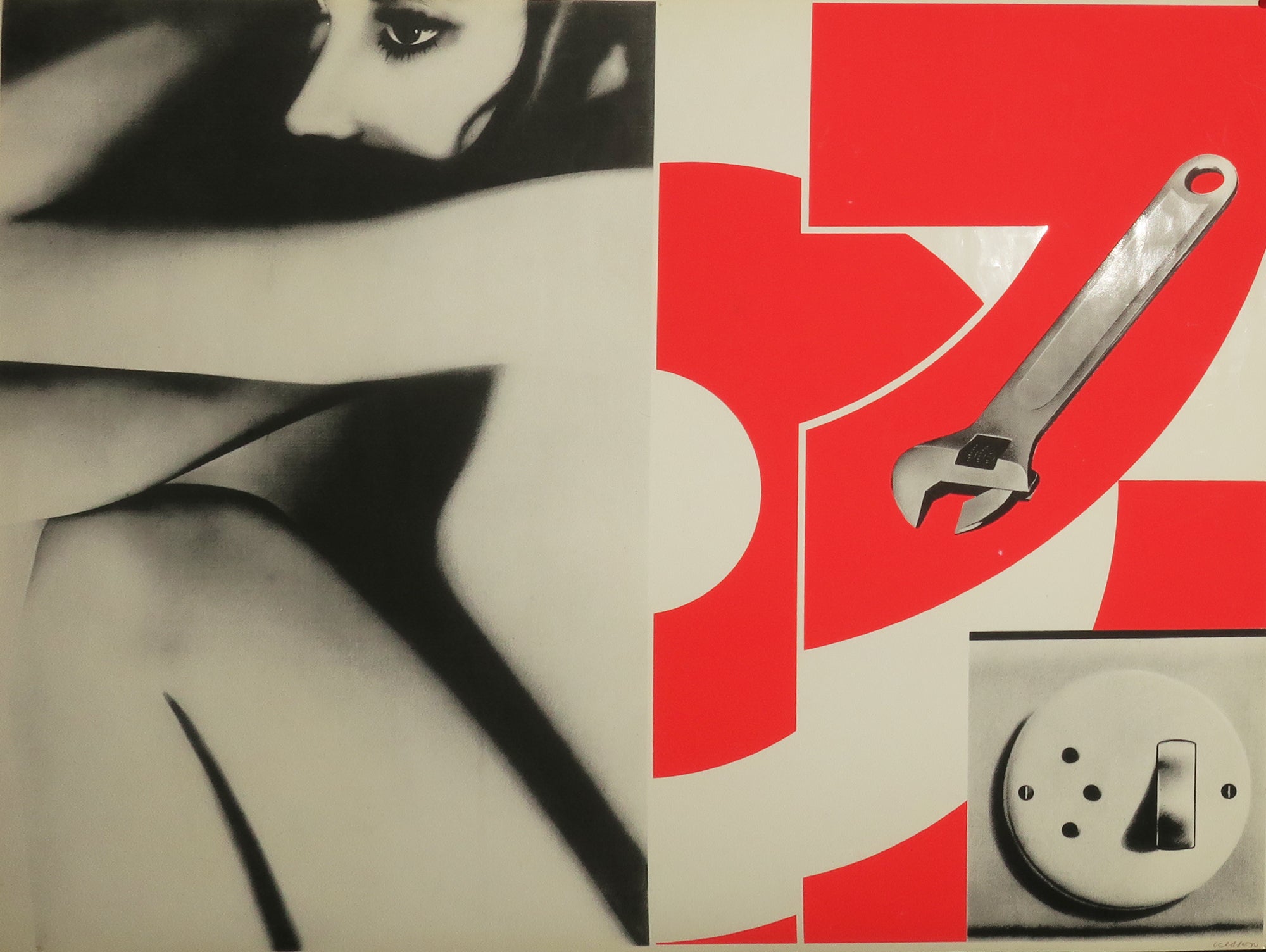 [Nu féminin, clé à molette et interrupteur].