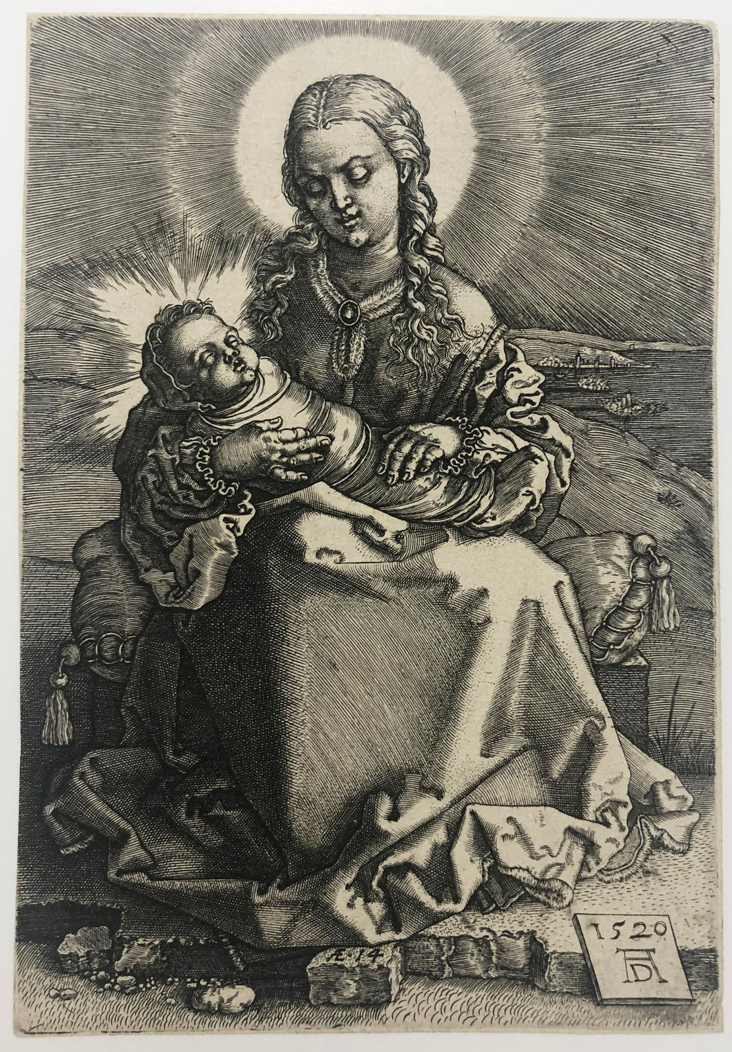 La Vierge avec l'enfant emmailloté.