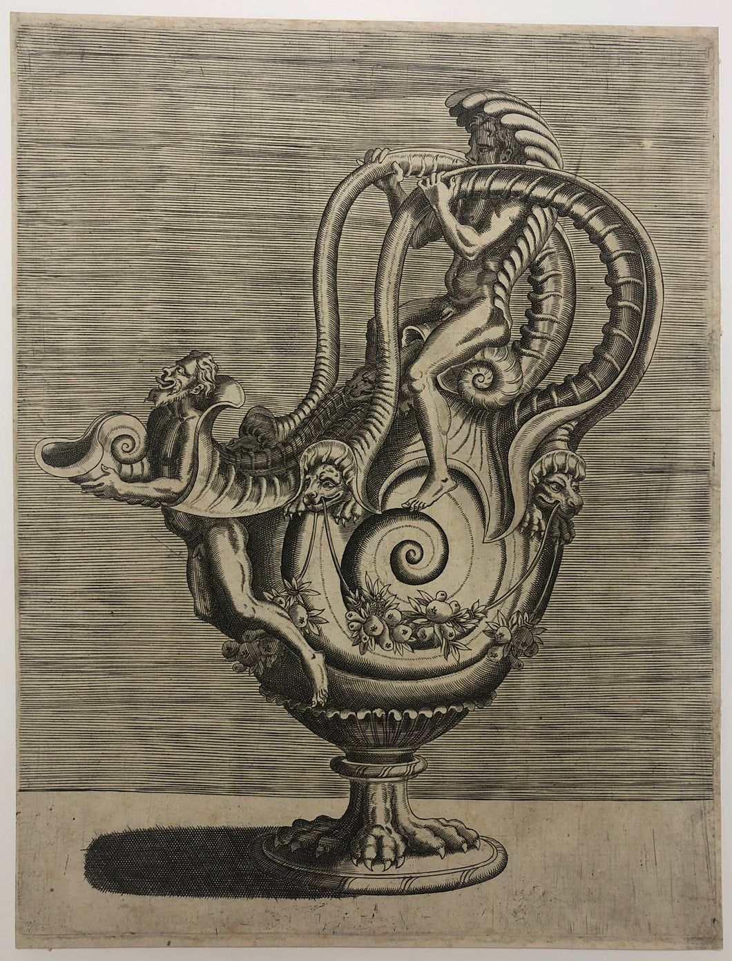 Aiguière en forme de coquille d'escargot à double oreille et bec constitué d'une corne.  c.1548.