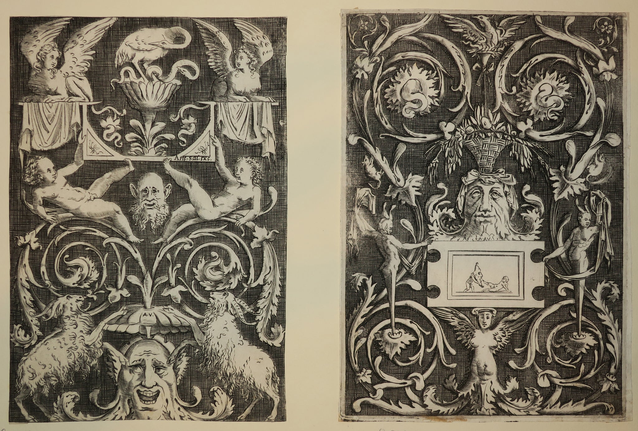 Deux panneaux d'ornement. c.1530.