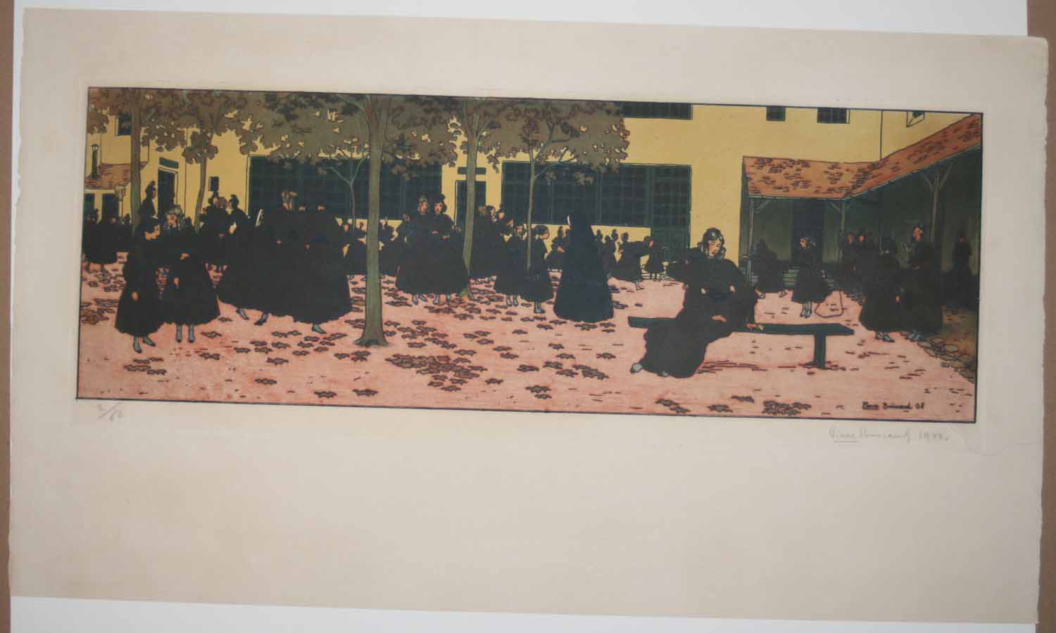 [Cour de récréation dans une école de jeunes filles].