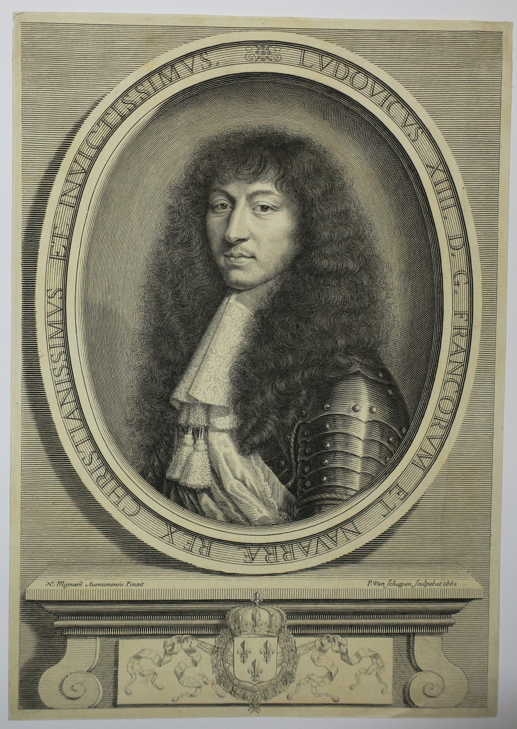 Portrait de Louis XIV, roi, en cuirasse, tourné vers la gauche. 