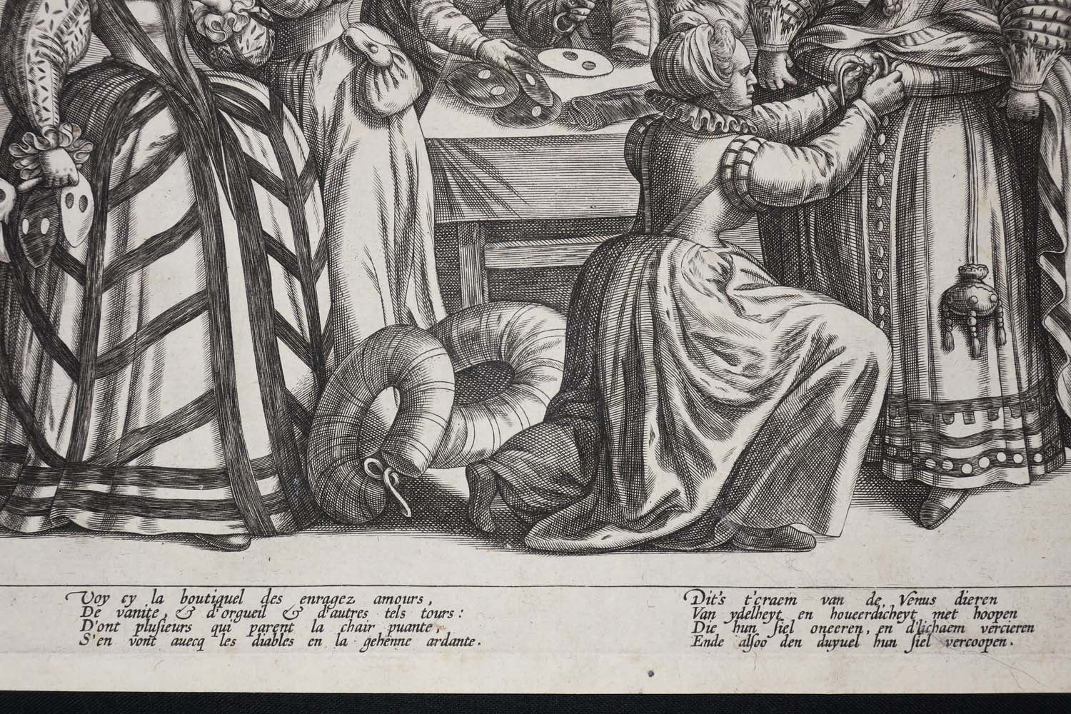 La vanité des femmes: Masques et Tournures. 