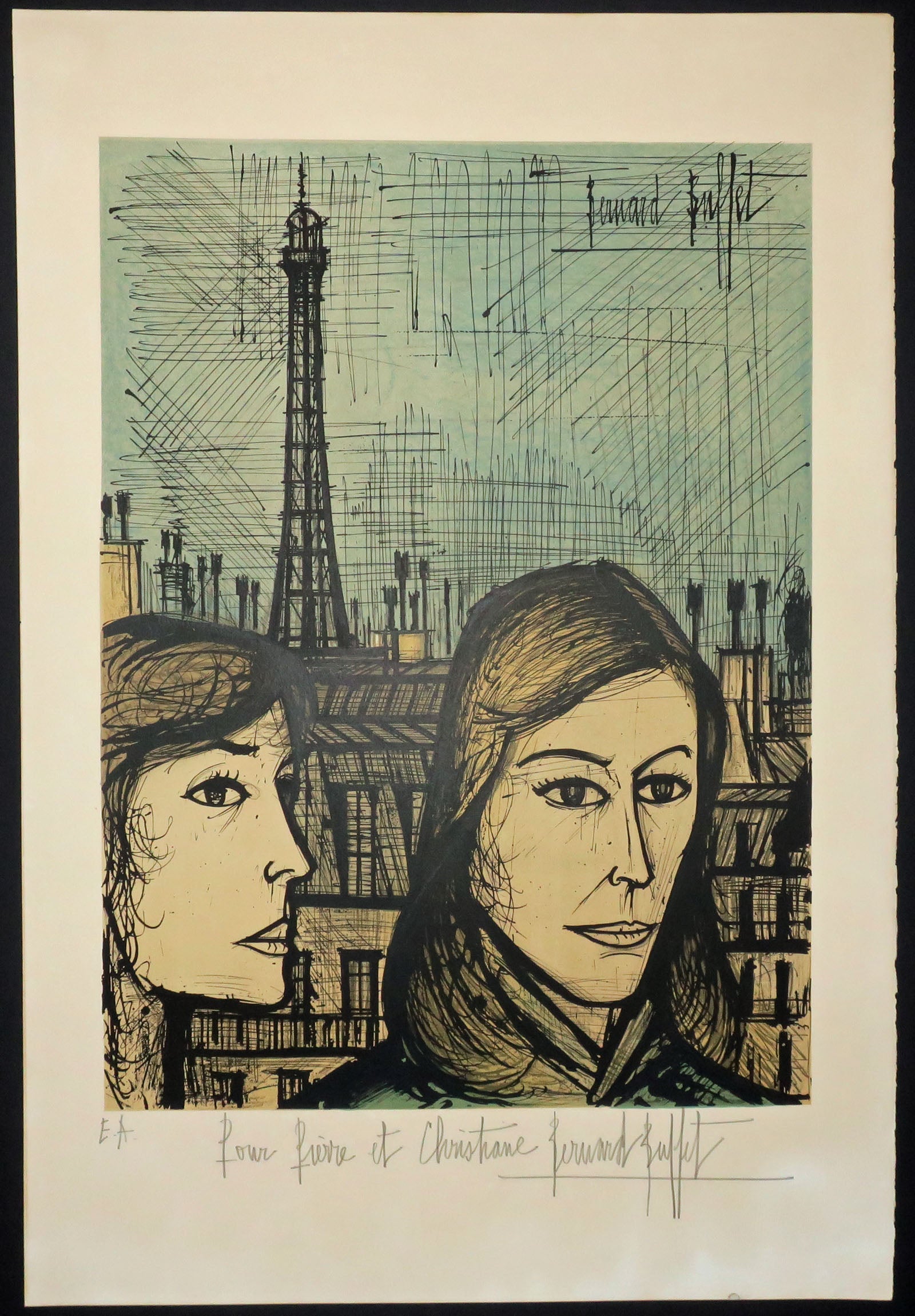 Devant la Tour Eiffel.