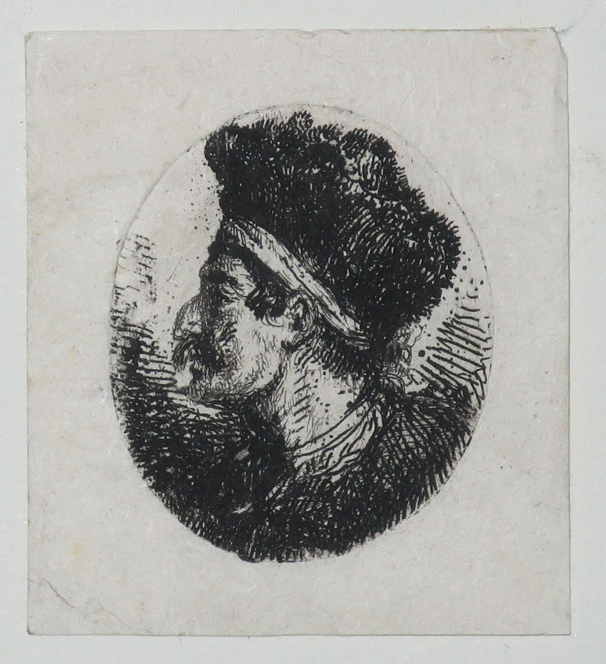 [Profil à gauche d'un homme en bonnet fourré].