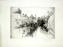 Charger l&#39;image dans la galerie, Canal traversant un village.
