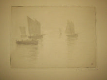 Charger l&#39;image dans la galerie, Bateaux dans le brouillard (Retour de pêche, Honfleur).
