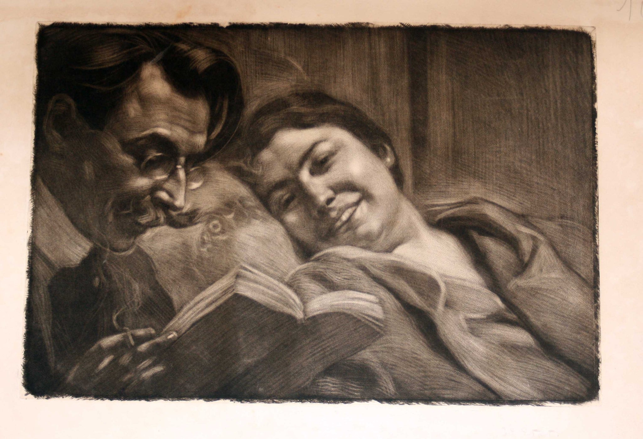 [Couple à la lecture].
